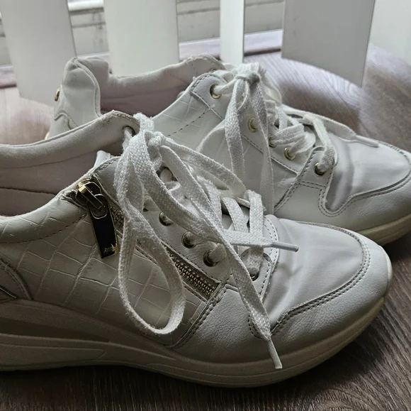 ALDO Women's White Wedge Sneakers - Picture 4 of 14